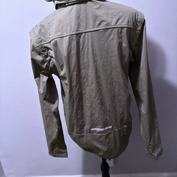 women's lightweight softshell hiking jacket with detachable sleeves and hood - Picture 6 of 7